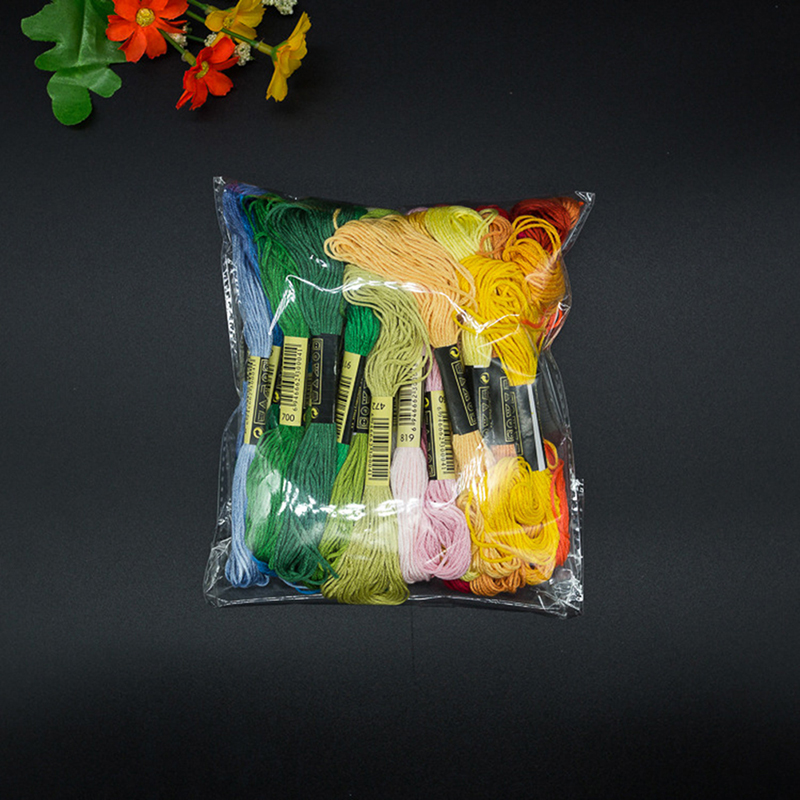 C 24/100/50 Mehrfarbige Kreuzs – Embroidery Yarn Bewertung und Preis
